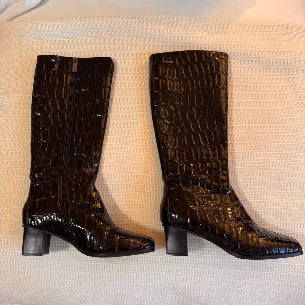 Women’s Valdini Black Faux Croc Boots Size 6.5